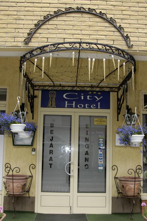 City Hotel Siofok Bagian luar foto